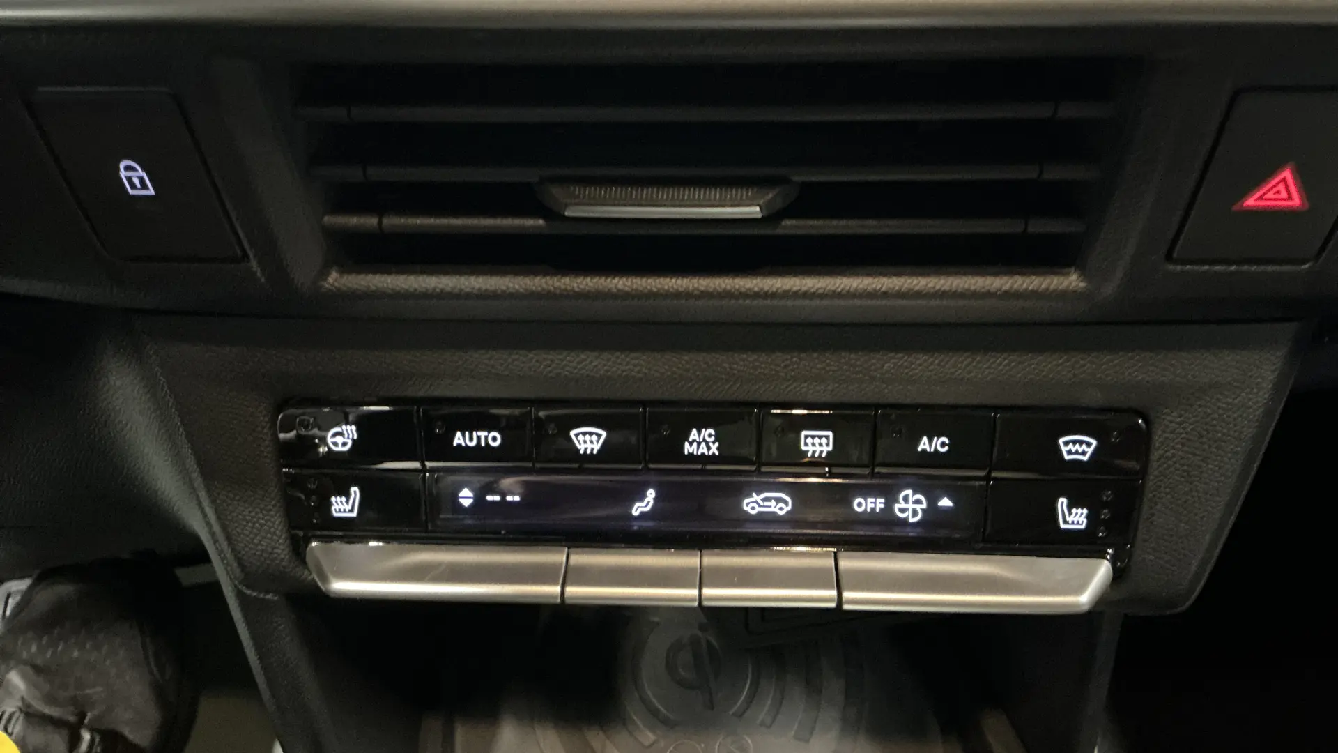 56090 Misc Image10